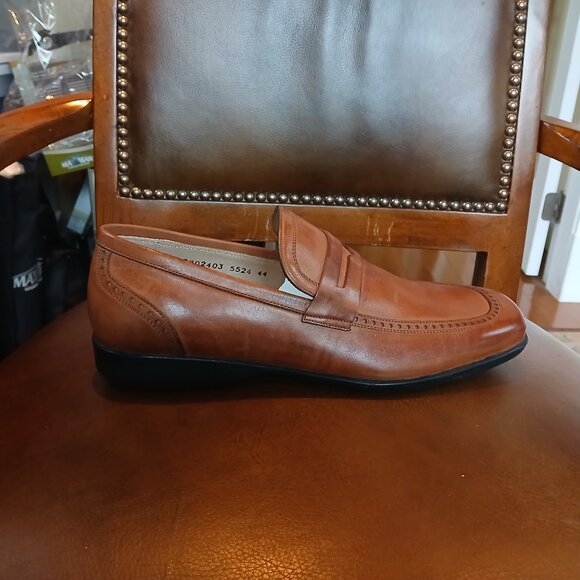 Mens casual slip ons in brown leather. New and unworn. - Picture 2 of 6
